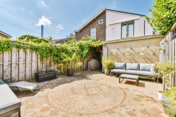 Cost of Courtyard Patio Service in Pasadena